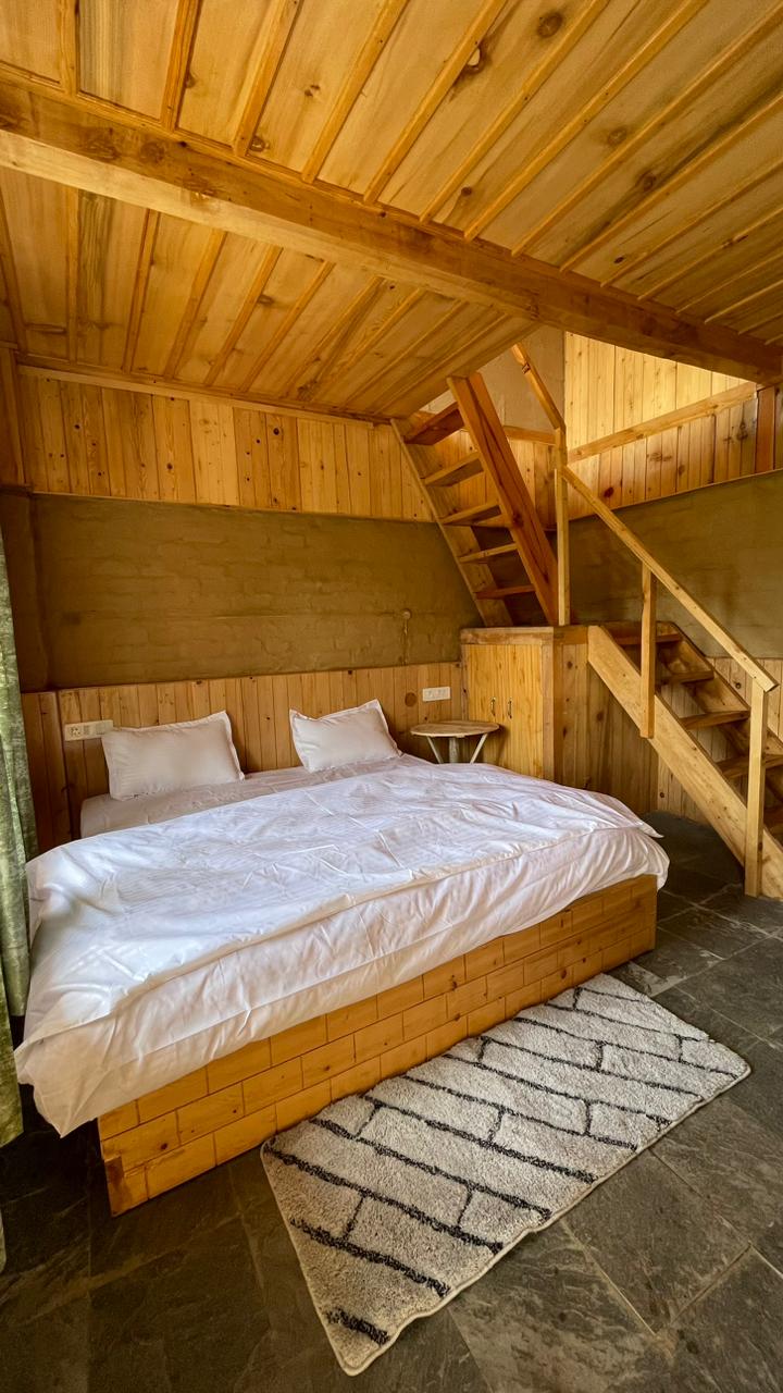 Luxury Treehouse with Mountain View