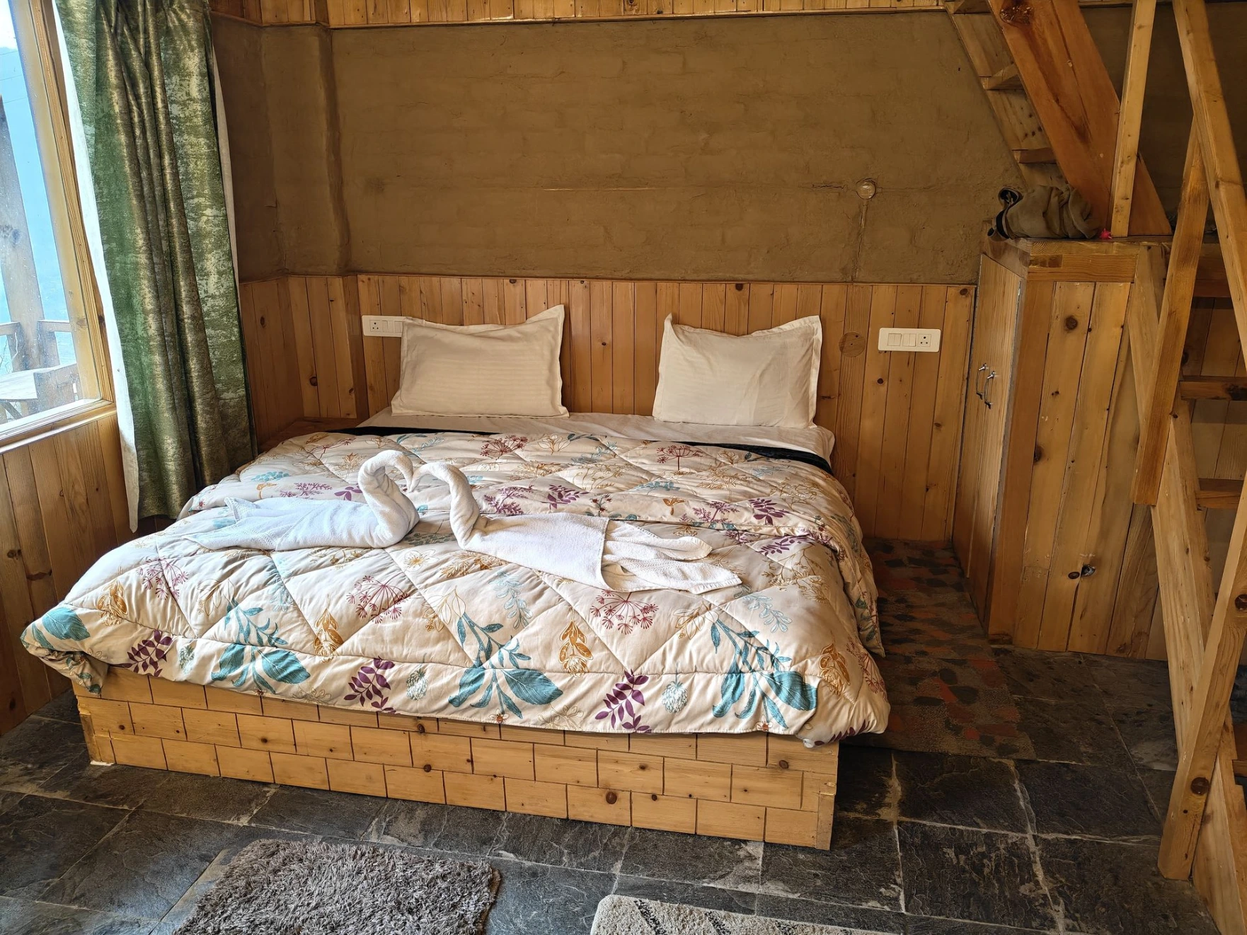 Figo Bloom Stone Cottage beadroom