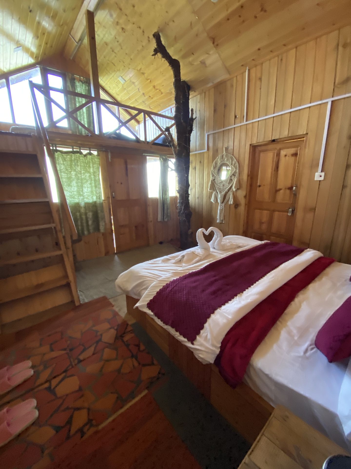 Hidden Oak Treehouse beadroom