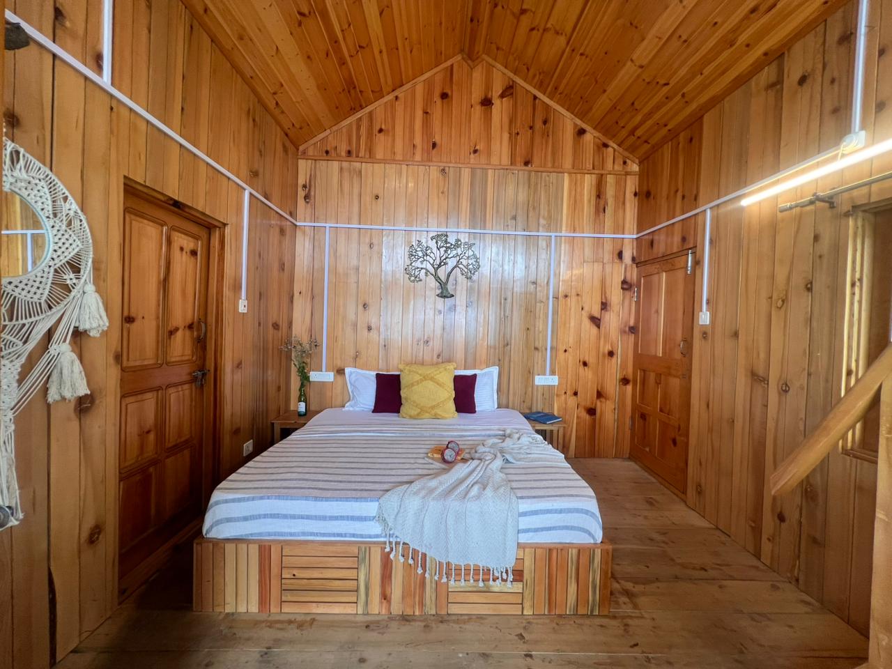 Hidden Oak Treehouse beadroom