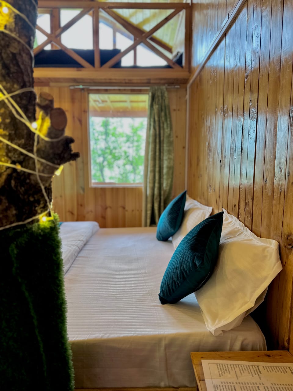 Luxury Treehouse with Mountain View beadroom