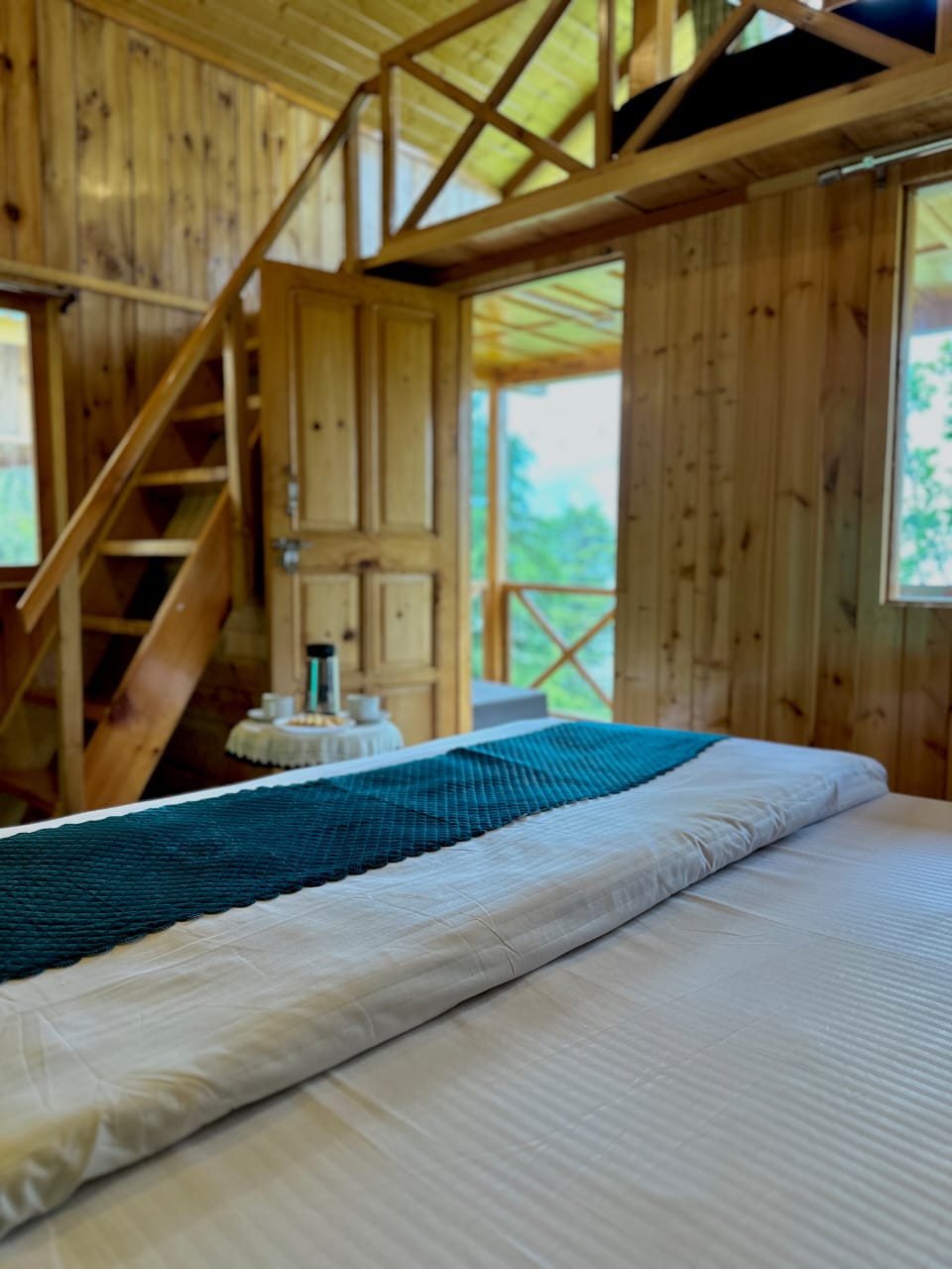 Luxury Treehouse with Mountain View beadroom
