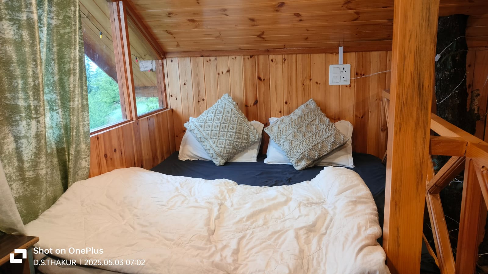 Luxury Treehouse with Mountain View beadroom
